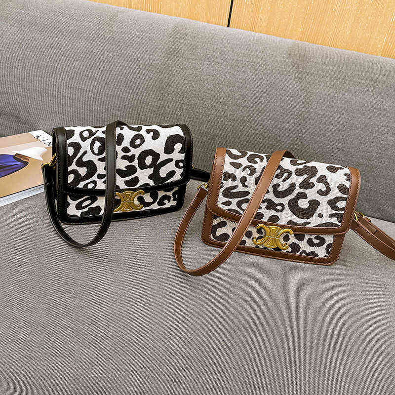 Factory Direct Sale New Brand Ladies Bags Wholesale Triumph Lock Buckle Small Square Tofu Single Shoulder Messenger Old Flower Female, Leopard brown
Factory Direct Sale New Brand Ladies Bags Wholesale Triumph Lock Buckle Small Square Tofu Single Shoulder Messenger Old Flower Female, Leopard brown