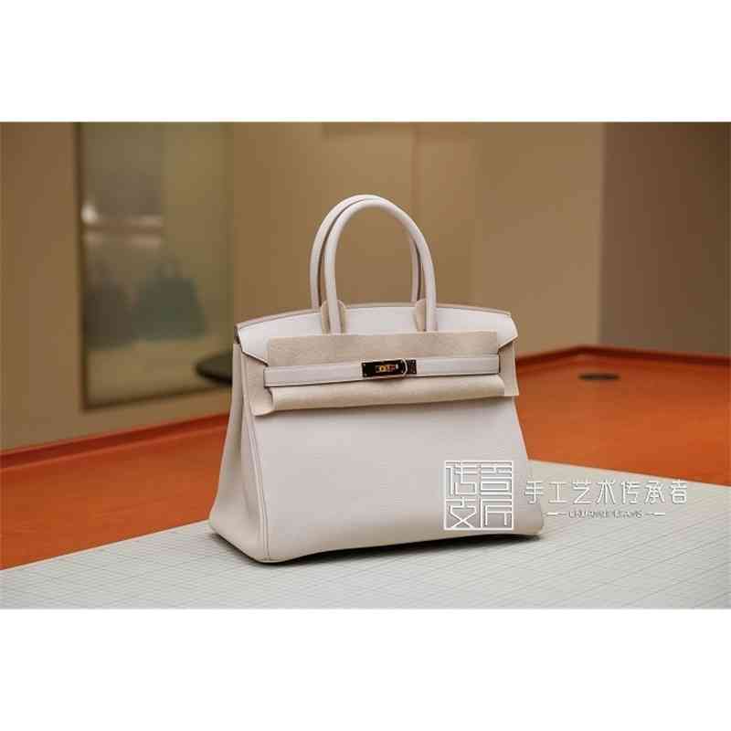 Birkins Designer Handbags 2021 Pure Manual Wax Thread Sewing Bag Togo Calf Skin Milkshake Platinum Buckle Bk30cm Herme Handbag Have Logo
Birkins Designer Handbags 2021 Pure Manual Wax Thread Sewing Bag Togo Calf Skin Milkshake Platinum Buckle Bk30cm Herme Handbag Have Logo
