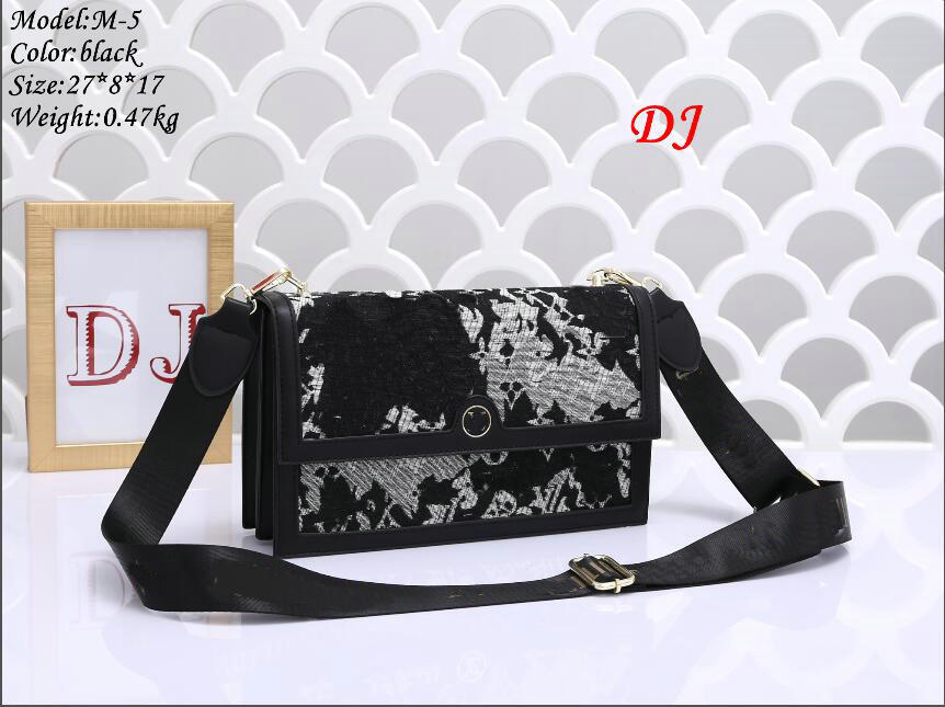 luxurys designers Fashion womens CrossBody bag Shoulder Bags Letter Handbag ladies purse Leather Chains Clutch Handbag M-5#27x8x17cm, Red
luxurys designers Fashion womens CrossBody bag Shoulder Bags Letter Handbag ladies purse Leather Chains Clutch Handbag M-5#27x8x17cm, Red