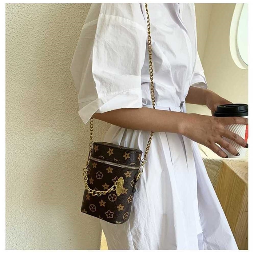 2022 summer old flower girls womens mini bag Pu leather students phone bags cellphone pouch Single Shoulder Bag Bucket Bag monograms wallets pursen packet T80FFAX, Dark brown
2022 summer old flower girls womens mini bag Pu leather students phone bags cellphone pouch Single Shoulder Bag Bucket Bag monograms wallets pursen packet T80FFAX, Dark brown