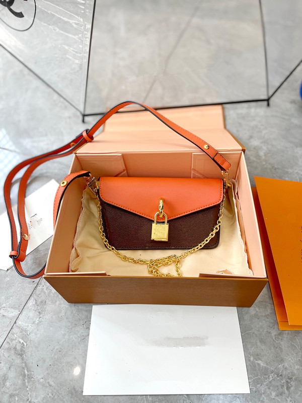 Designer Underarm Crossbody Handbags Shoulder Bags Evening Bags Locks Chains Classic Fashion Brands, Champagne
Designer Underarm Crossbody Handbags Shoulder Bags Evening Bags Locks Chains Classic Fashion Brands, Champagne