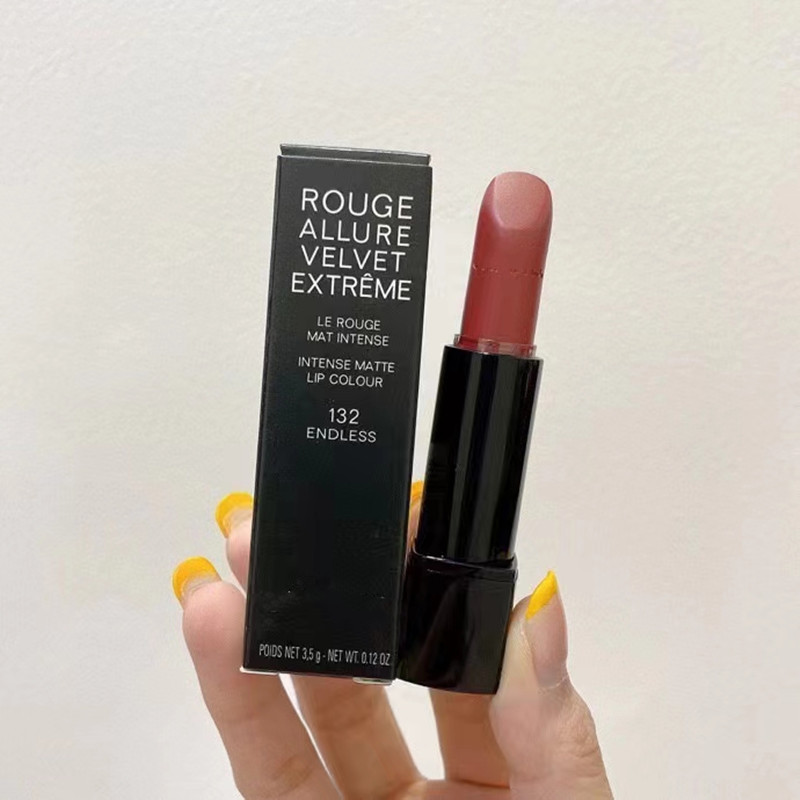 STOCK Top Quality Metal Tube Brand Lipstick Rouge Allure Velvet 114 116 130 132, Customize
STOCK Top Quality Metal Tube Brand Lipstick Rouge Allure Velvet 114 116 130 132, Customize
