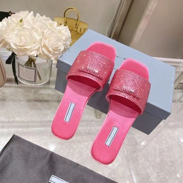 High quality thick soled anti slip comfortable diamond slippers fashion women's triangle decoration luxury designer shoes party gift box size 35-40, White
High quality thick soled anti slip comfortable diamond slippers fashion women's triangle decoration luxury designer shoes party gift box size 35-40, White