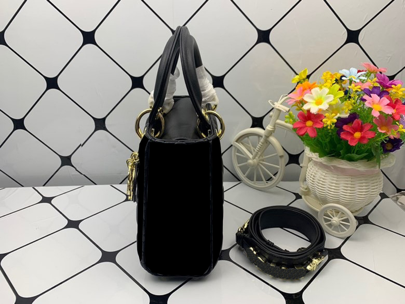 High Quality Designer Luxury Leather Handbag Lady D Bag Shoulder Nubuck Diana Patent CrossBody Saddle Handbags, 13
High Quality Designer Luxury Leather Handbag Lady D Bag Shoulder Nubuck Diana Patent CrossBody Saddle Handbags, 13