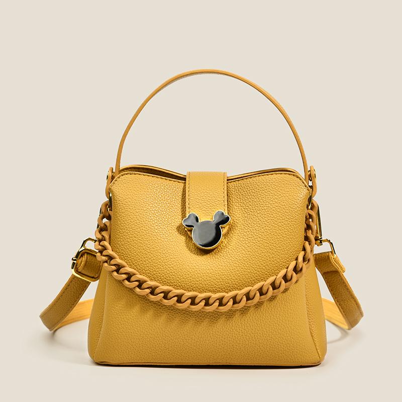 Evening Bags Large Capacity Shoulder For Women 2022 High Quality Leather Messenger Fashion Tote Bag Luxury Designer Chain HandbagsEvening, Beige
Evening Bags Large Capacity Shoulder For Women 2022 High Quality Leather Messenger Fashion Tote Bag Luxury Designer Chain HandbagsEvening, Beige