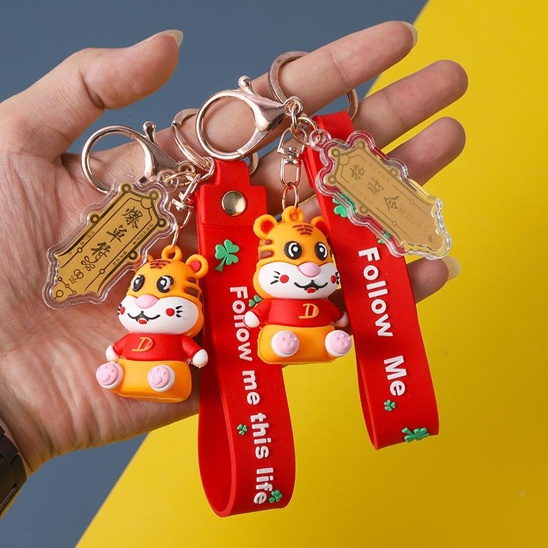 Keychains 2022 Female INS High Appearance Level Tiger Key Chain Gold Foil Fortune Make Explosive Single Symbol Bag Pendant Gift
Keychains 2022 Female INS High Appearance Level Tiger Key Chain Gold Foil Fortune Make Explosive Single Symbol Bag Pendant Gift