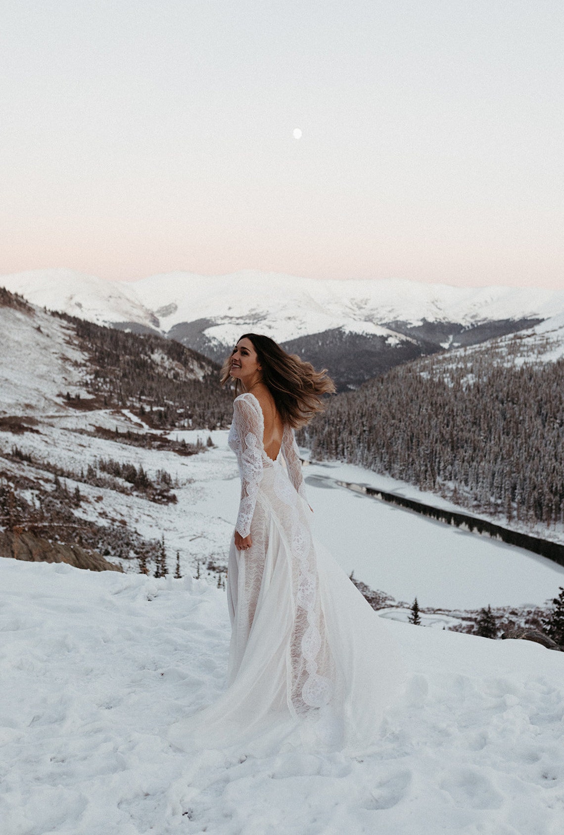 Sexy Open Back Lace Boho Wedding Dress Pattern Lace Applqiues A Line Long Bridal Gowns Full Sleeve 2022 Winter Autumn Bride Dresses Chiffon Court Trai