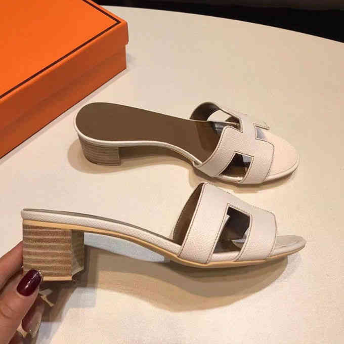 Herme shoes Designer slipper Herme 2022 Women Organ Summer Wear Medium Heels Leater Travel Beac Heel slipper {category}, Elephant grey with litchi pattern
Herme shoes Designer slipper Herme 2022 Women Organ Summer Wear Medium Heels Leater Travel Beac Heel slipper {category}, Elephant grey with litchi pattern