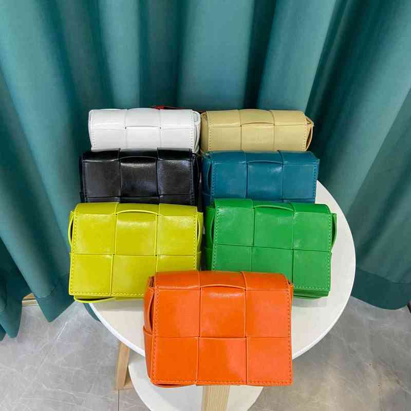 Bottegass's Designer Handbags Venetas's 2022 Mini Female Three Grid Woven Oil Wax Cow Leather Single Shoulder Diagonal Cross, Wild duck green
Bottegass's Designer Handbags Venetas's 2022 Mini Female Three Grid Woven Oil Wax Cow Leather Single Shoulder Diagonal Cross, Wild duck green