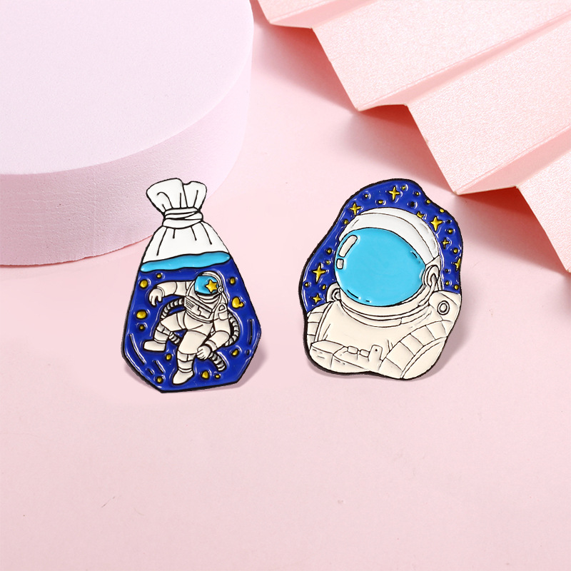 Cute Spaceman Brooches Pin for Women Kids Fahsion Jewelry Shirt Coat Dress Denim Bag Decor Metal Enamel Pin
Cute Spaceman Brooches Pin for Women Kids Fahsion Jewelry Shirt Coat Dress Denim Bag Decor Metal Enamel Pin