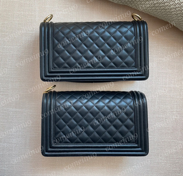 Women's Designers Chain Flap Bag Lambskin Caviar Leather Crossbody Shoulder Flap Quilted Bags 25cm Medium New Hardware More Colors, New colors contact us
Women's Designers Chain Flap Bag Lambskin Caviar Leather Crossbody Shoulder Flap Quilted Bags 25cm Medium New Hardware More Colors, New colors contact us