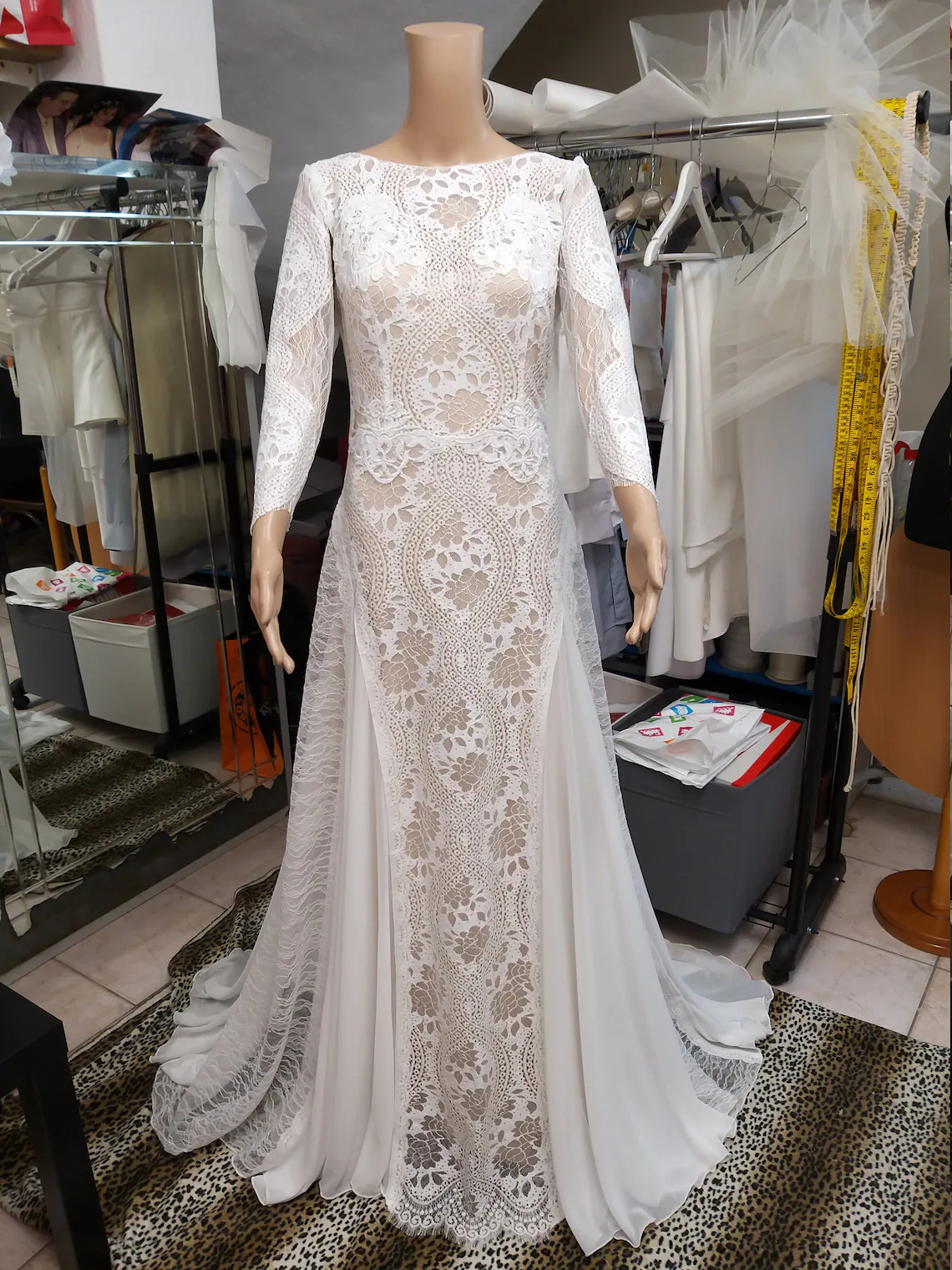 Sexy Open Back Lace Boho Wedding Dress Pattern Lace Applqiues A Line Long Bridal Gowns Full Sleeve 2022 Winter Autumn Bride Dresses Chiffon Court Trai