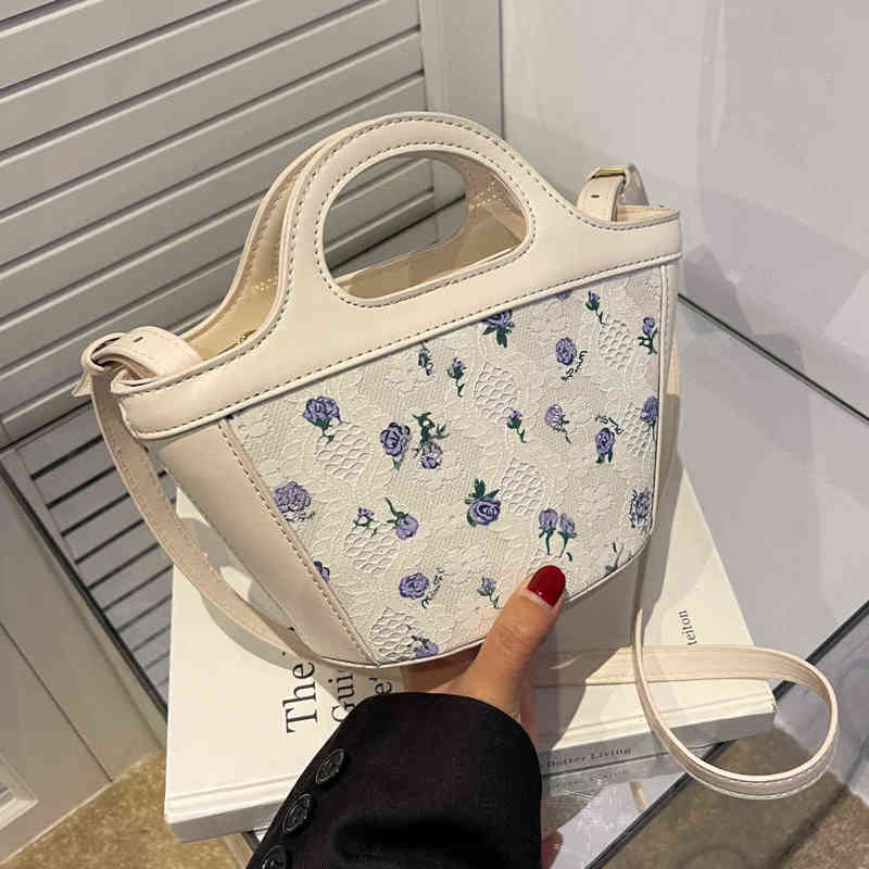 Evening Bags 2022 Summer Luxury Fashion Designer Brand Small Jacquard Fabric Stitching Pu Women s Handbags and Purses Female Crossbody 220428, Blue
Evening Bags 2022 Summer Luxury Fashion Designer Brand Small Jacquard Fabric Stitching Pu Women s Handbags and Purses Female Crossbody 220428, Blue