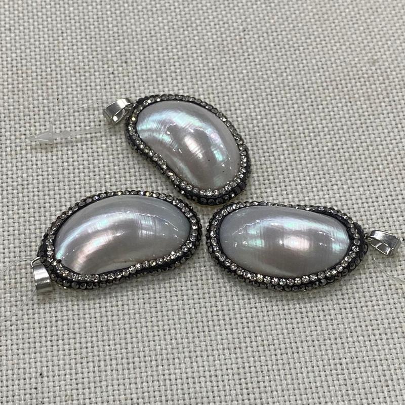 Charms Natural Beautiful Acacia Bean Shell Pendant Inlaid Rhinestones Elegant Fashion DIY Necklace Earrings Jewelry Accessories 26x44mmCharm
Charms Natural Beautiful Acacia Bean Shell Pendant Inlaid Rhinestones Elegant Fashion DIY Necklace Earrings Jewelry Accessories 26x44mmCharm