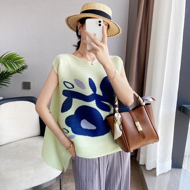 Women's T-Shirt Miyake Pleated Women 2022 Summer High-End Printed Sleeveless Loose Size Short Vest Top Woman Tshirts Y2g TopWomen's
Women's T-Shirt Miyake Pleated Women 2022 Summer High-End Printed Sleeveless Loose Size Short Vest Top Woman Tshirts Y2g TopWomen's