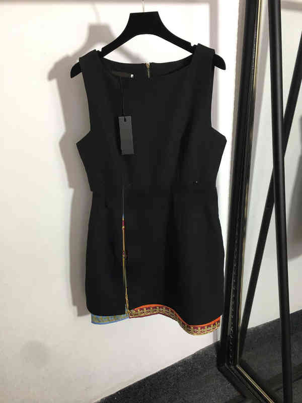 Fashion 2022 designer design spring and summer new beauty portrait pin decoration fashion splicing sleeveless vest dress, Black
Fashion 2022 designer design spring and summer new beauty portrait pin decoration fashion splicing sleeveless vest dress, Black
