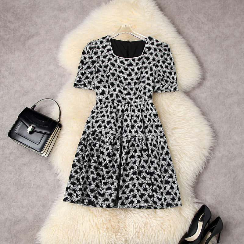 2022 Summer Puff Short Sleeve Square Neck Black Heart Hearts Embroidery Short Mini Dress Elegant Casual Dresses 22Q157001
2022 Summer Puff Short Sleeve Square Neck Black Heart Hearts Embroidery Short Mini Dress Elegant Casual Dresses 22Q157001