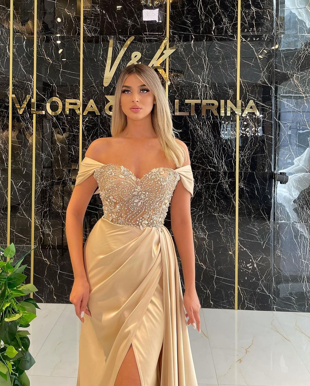 Mermaid Prom Dresses Sexy V Neck Strapless Satin Sequins High Side Split Elegant Sweep Train Evening Formal Dresses Girls Gowns