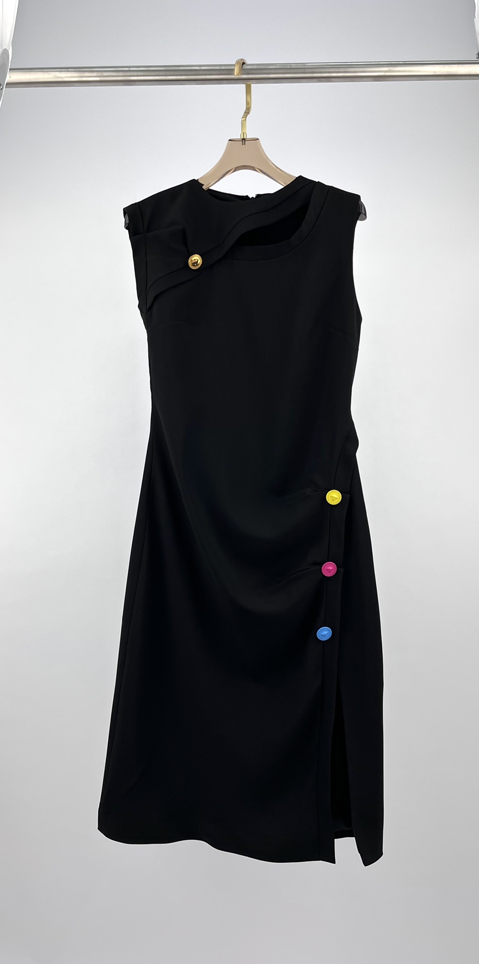 Spring / summer dress 2022 button details drop feeling split round neck sleeveless high waist black dress, Multi
Spring / summer dress 2022 button details drop feeling split round neck sleeveless high waist black dress, Multi