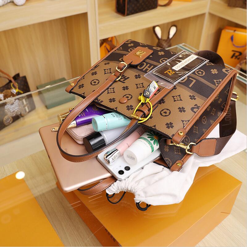 Factory-owned brand ladies leathers shoulder bags high-quality printed tote bag large-capacity leather handbag classic color matching fashion handbags, Coffee3-1085-(no tag)
Factory-owned brand ladies leathers shoulder bags high-quality printed tote bag large-capacity leather handbag classic color matching fashion handbags, Coffee3-1085-(no tag)