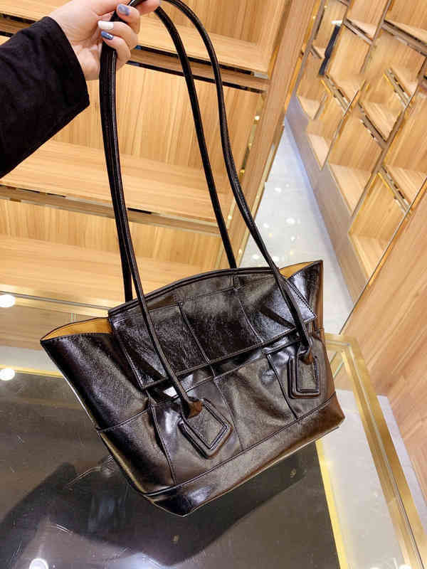 Evening Bag 2 Size Woven Crossbow Bags Women Fashion Handbag Shoulde Leather Luxury Designer Brand Crossbody Female Vintage Tote 220314, Green
Evening Bag 2 Size Woven Crossbow Bags Women Fashion Handbag Shoulde Leather Luxury Designer Brand Crossbody Female Vintage Tote 220314, Green