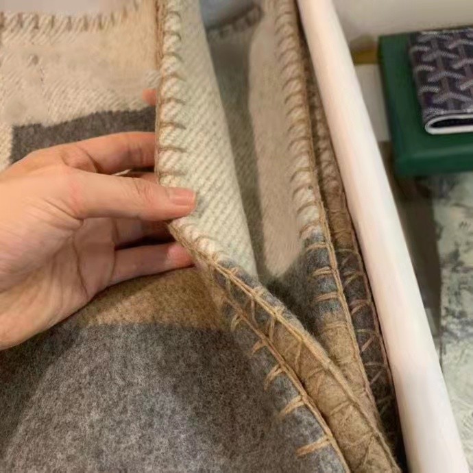 Thick Home Sofa good quailty Gray blanket 135&170cm TOP Selling Blue orange black red gray navy Big Size Wool
Thick Home Sofa good quailty Gray blanket 135&170cm TOP Selling Blue orange black red gray navy Big Size Wool