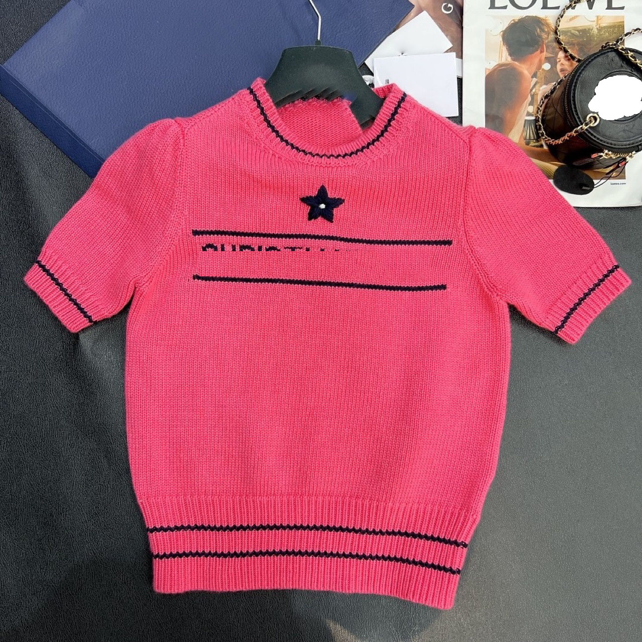 221 XL 2022 Milan Runway Spring Summer Brand Same Style Sweater Red Pink Blue Short Sleeve Lapel Neck Pullover High Quality Womens beike
221 XL 2022 Milan Runway Spring Summer Brand Same Style Sweater Red Pink Blue Short Sleeve Lapel Neck Pullover High Quality Womens beike