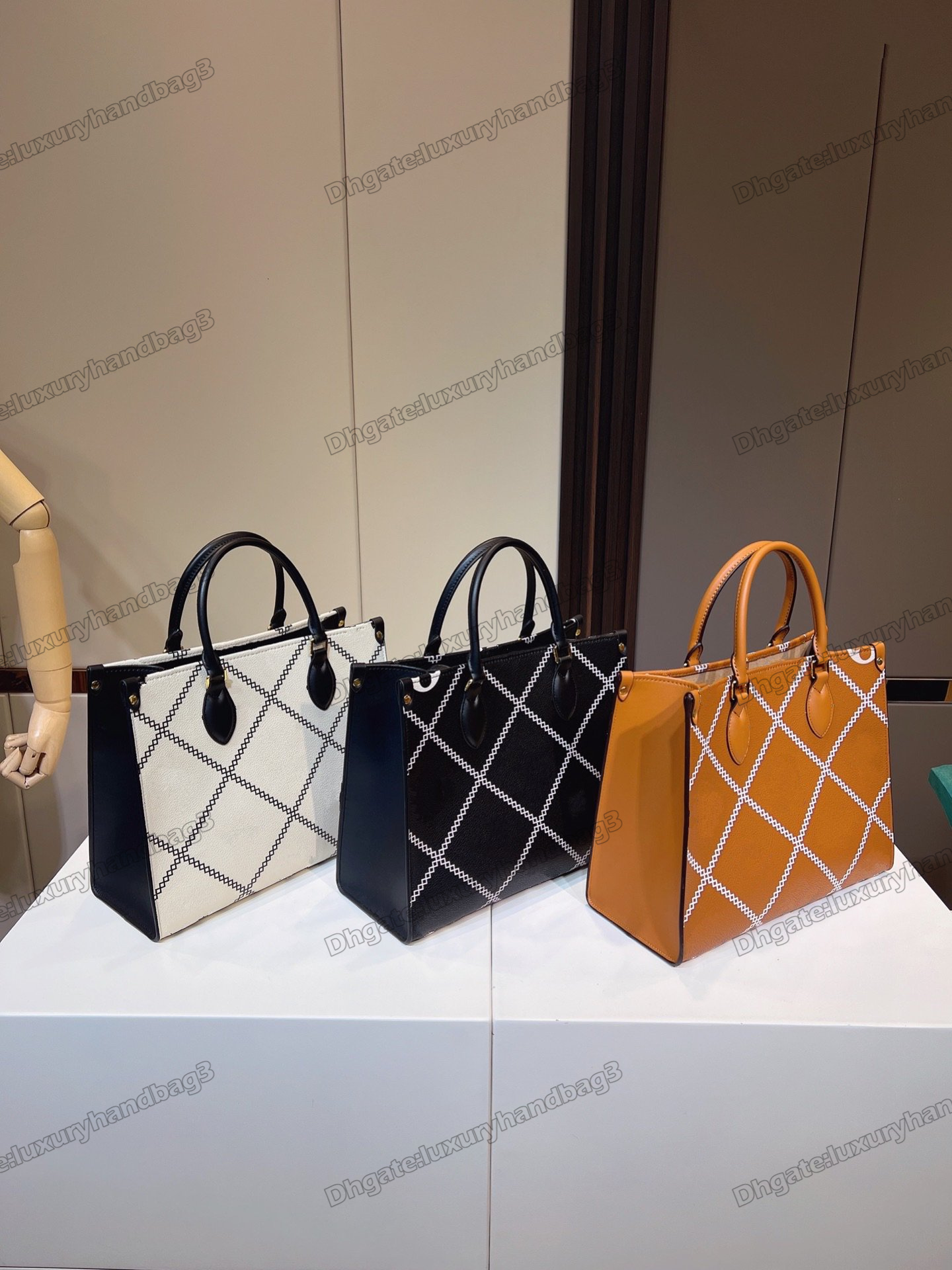 Jungle Series Mini ONTHEGO Tote Shopping Bag Leave Now Large Capacity Handbag Checkered Monograms Flower Handle Bag Designer Luxury Cross Body, Color 1#
Jungle Series Mini ONTHEGO Tote Shopping Bag Leave Now Large Capacity Handbag Checkered Monograms Flower Handle Bag Designer Luxury Cross Body, Color 1#