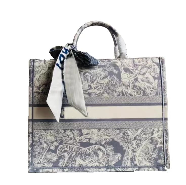 Ddd Classic Fashion handbag 2022 Shoulder Messenger bag Early spring shopping bag Exquisite and elegant heart collocation Silk scarves, Green tiger
Ddd Classic Fashion handbag 2022 Shoulder Messenger bag Early spring shopping bag Exquisite and elegant heart collocation Silk scarves, Green tiger