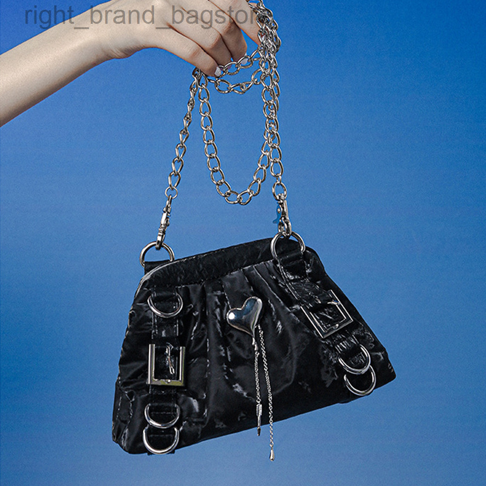 Designer Handbags Luxury Chains Cloud Bag Shoulder Bag Fashion Small Shell Clip Bags for Women Dumpling Crossbody Bags 2022 Ins W220813, Black
Designer Handbags Luxury Chains Cloud Bag Shoulder Bag Fashion Small Shell Clip Bags for Women Dumpling Crossbody Bags 2022 Ins W220813, Black