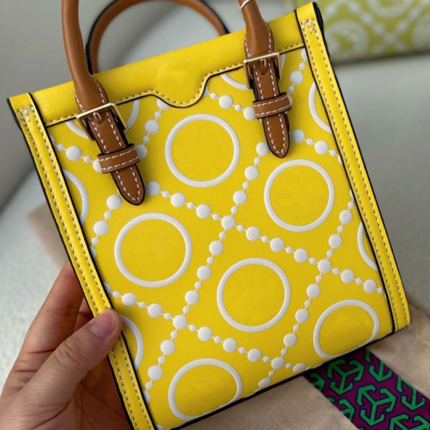 Fashion Tote Bag Solid Color Rhombus Letter Decoration Designer Diagonal Bags Summer Shopping Banquet Essential XB50012, With box
Fashion Tote Bag Solid Color Rhombus Letter Decoration Designer Diagonal Bags Summer Shopping Banquet Essential XB50012, With box