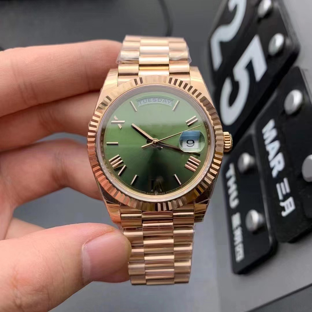 Montre de Luxe ETA3135 rose gold DayDate 41mm automatic watches Luminous Sapphire glass waterproof Stainless steel 18K, 2 rose gold
Montre de Luxe ETA3135 rose gold DayDate 41mm automatic watches Luminous Sapphire glass waterproof Stainless steel 18K, 2 rose gold