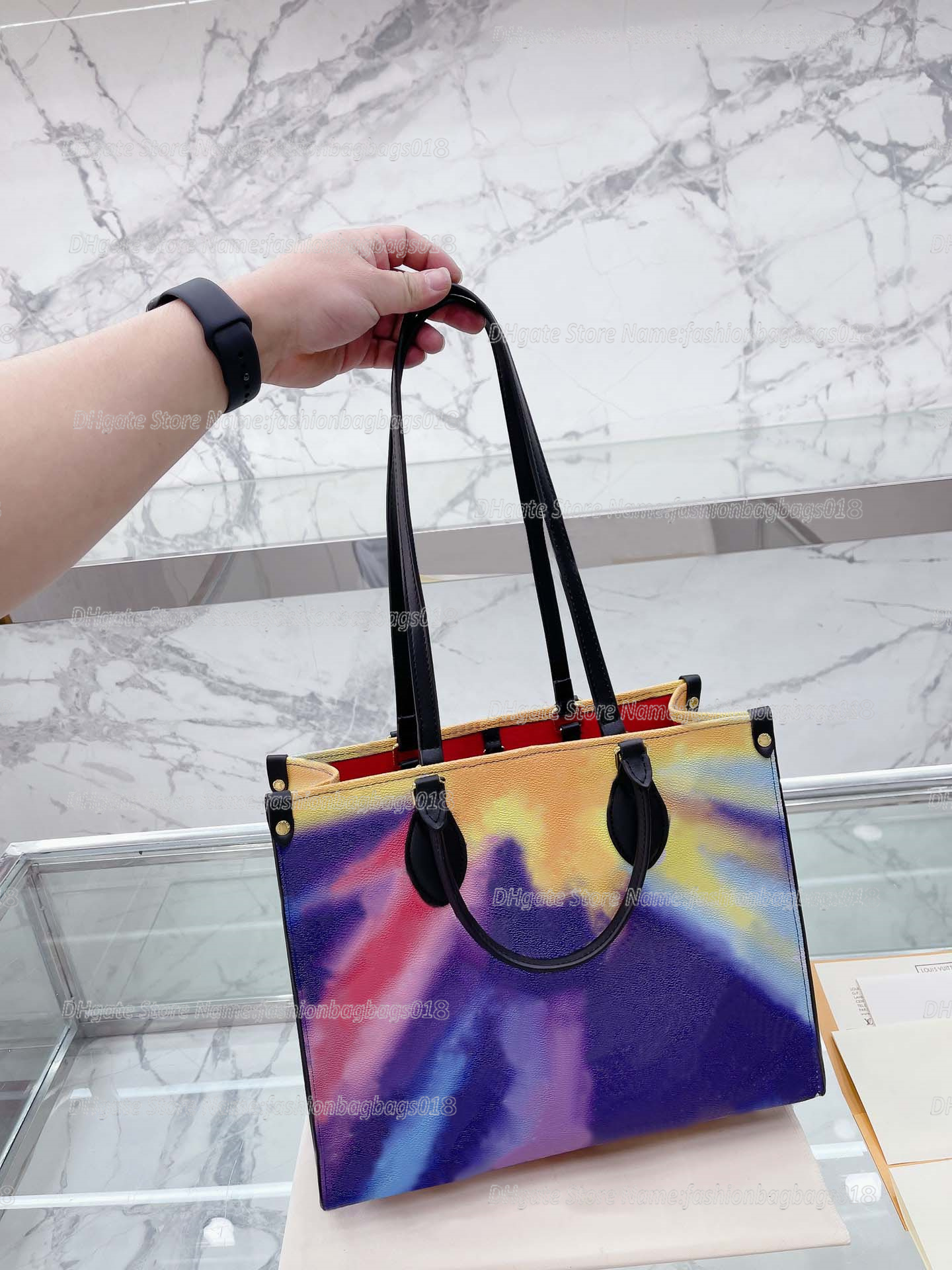 Onthego PM 35 Bags Large Capacity Handbags Graffiti Embossing Wallets Crossbody printing Rainbow Purses Women Multicolor Neon Shoulder Pocket
Onthego PM 35 Bags Large Capacity Handbags Graffiti Embossing Wallets Crossbody printing Rainbow Purses Women Multicolor Neon Shoulder Pocket