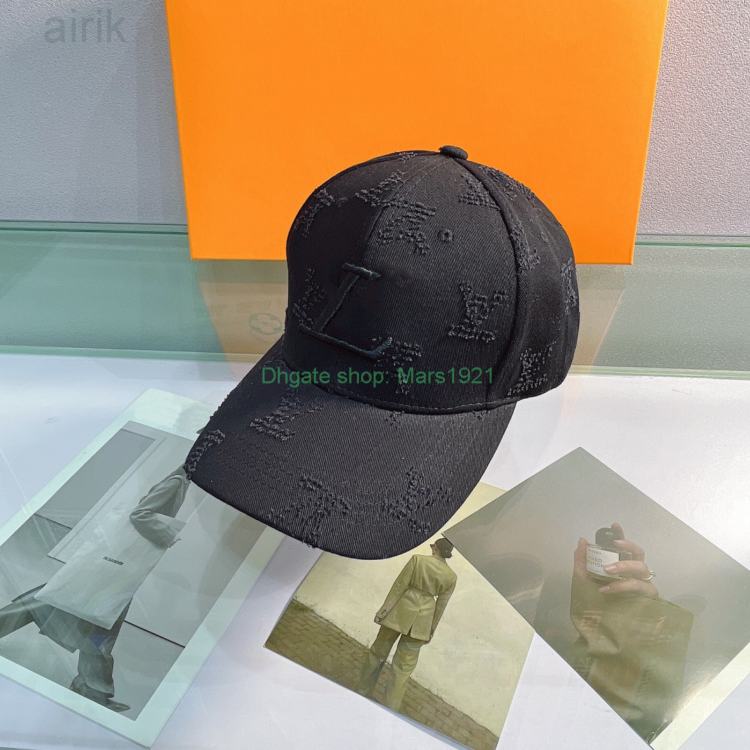 Hat Luxury Designers Hats classic style for men and women fashion Embroidered Baseball Cap simple leisure sun visor cap duck tongue caps, No.4
Hat Luxury Designers Hats classic style for men and women fashion Embroidered Baseball Cap simple leisure sun visor cap duck tongue caps, No.4