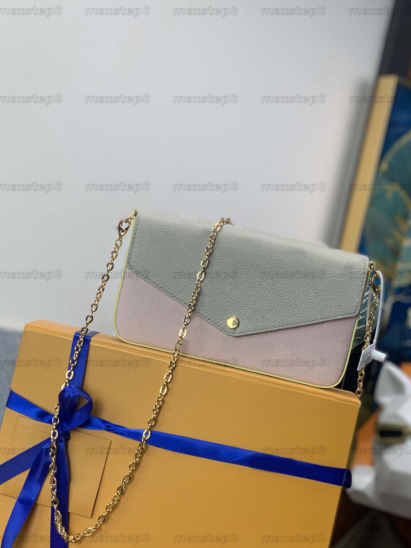 M81359 Luxury POCHETTE FELICIE Handbag Purse Women Chain Designer Shoulder Bag 3pcs set with Box Embossed Flower Clutch Crossbody Messenger Bags Tote
M81359 Luxury POCHETTE FELICIE Handbag Purse Women Chain Designer Shoulder Bag 3pcs set with Box Embossed Flower Clutch Crossbody Messenger Bags Tote
