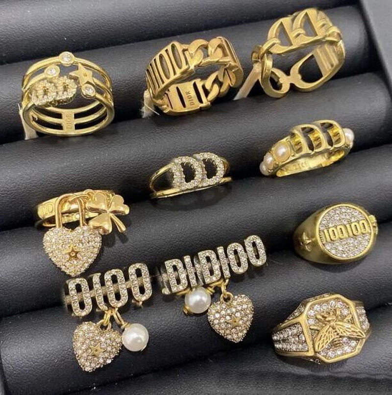 luxurious jewelry D letters diamonds ladies Wedding ring vintage Copper 18K gold plated non-fading Celebrity woman rings high quality new designed R026
luxurious jewelry D letters diamonds ladies Wedding ring vintage Copper 18K gold plated non-fading Celebrity woman rings high quality new designed R026
