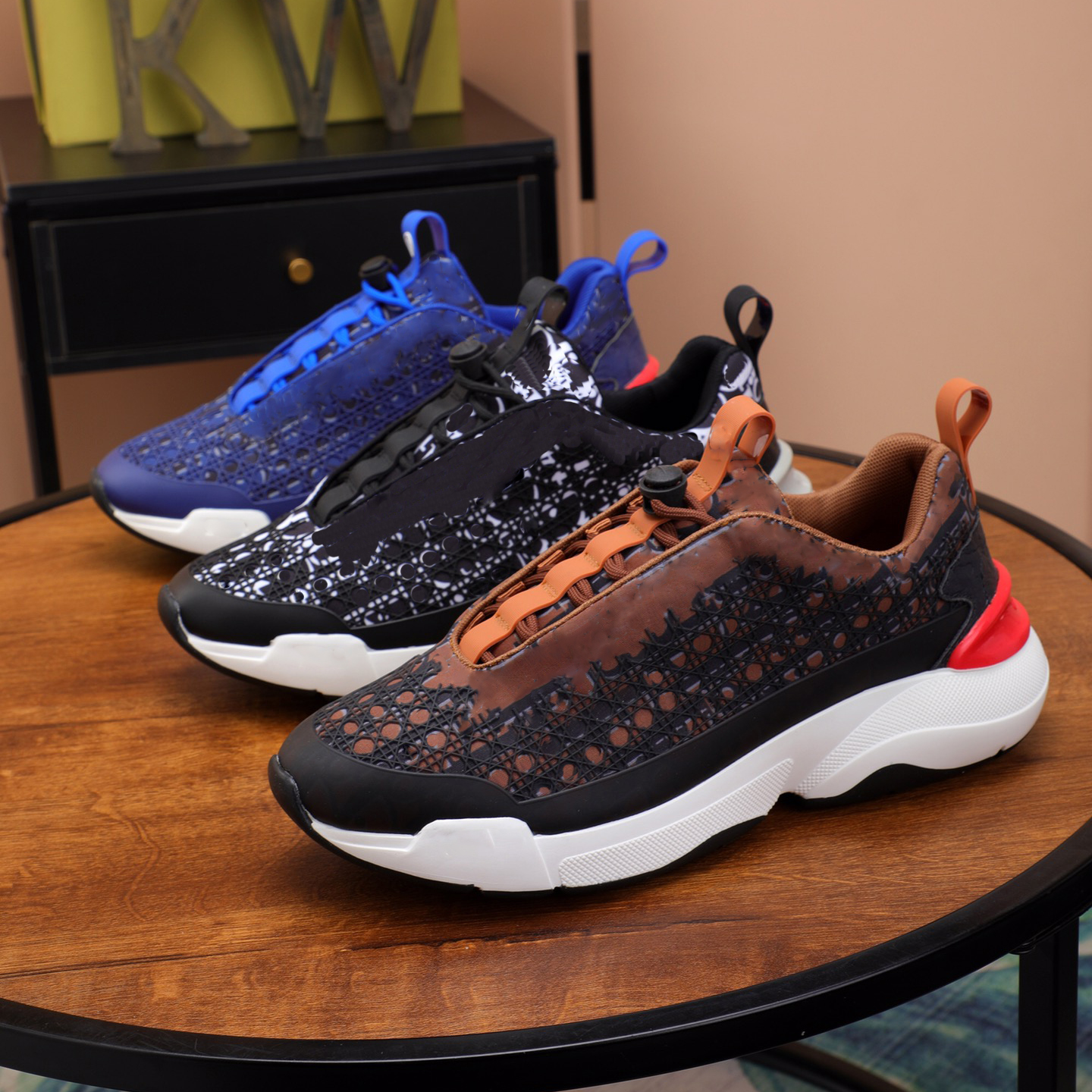 B24 Designer Sneakers Casual Shoes Luxurys Trainer Two-tone Rubber Sneaker Sole Cotton Laces Technical Runner White Black Oblique Canvas
B24 Designer Sneakers Casual Shoes Luxurys Trainer Two-tone Rubber Sneaker Sole Cotton Laces Technical Runner White Black Oblique Canvas