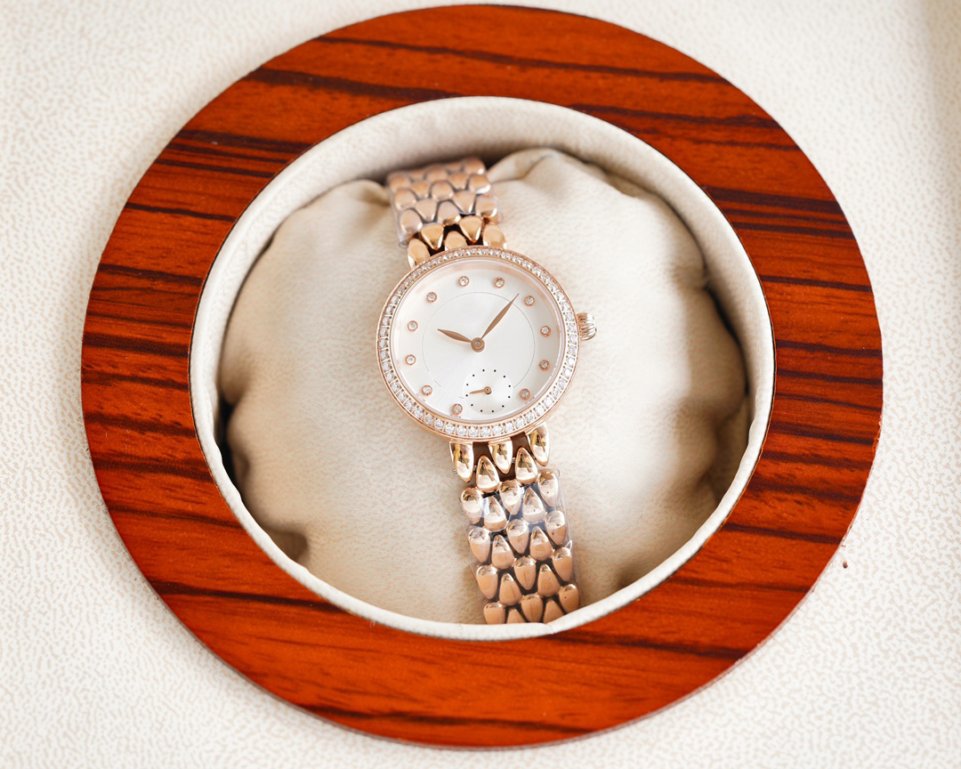ogstuff excellent designer elegant watch five-section bracelet 28MM butterfly clasp 6 style imported high-quality movement watches with box, Om-gold 1 with box
ogstuff excellent designer elegant watch five-section bracelet 28MM butterfly clasp 6 style imported high-quality movement watches with box, Om-gold 1 with box