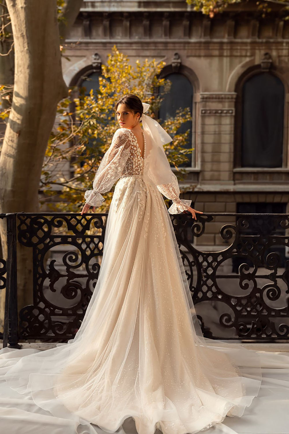 Elegant A-line Wedding Dresses Long Sleeve Sexy V Neck A Line Bridal Gowns Lace Appliques High Waist Plus Size Sweep Length Train Custom Made