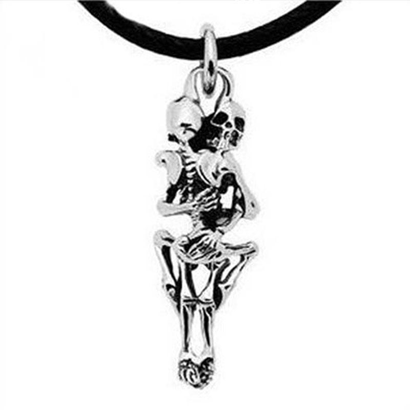 Pendant Necklaces Men's Charm Cool Metal Punk Necklace Couple Skulls Hug Chain Gothic Jewelry GiftsPendant
Pendant Necklaces Men's Charm Cool Metal Punk Necklace Couple Skulls Hug Chain Gothic Jewelry GiftsPendant