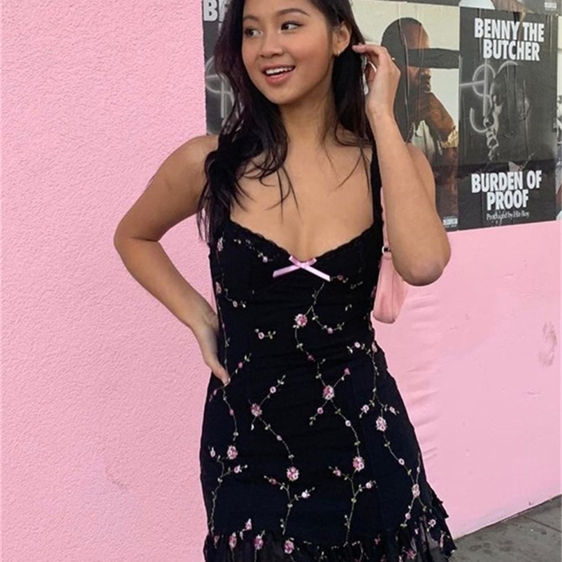 Cute Summer Sweet Flowers Embroidery V Neck Sling Mini Dress Women Elegant Casual Streetwear Sexy Mesh A Line Lady 220613, Black
Cute Summer Sweet Flowers Embroidery V Neck Sling Mini Dress Women Elegant Casual Streetwear Sexy Mesh A Line Lady 220613, Black