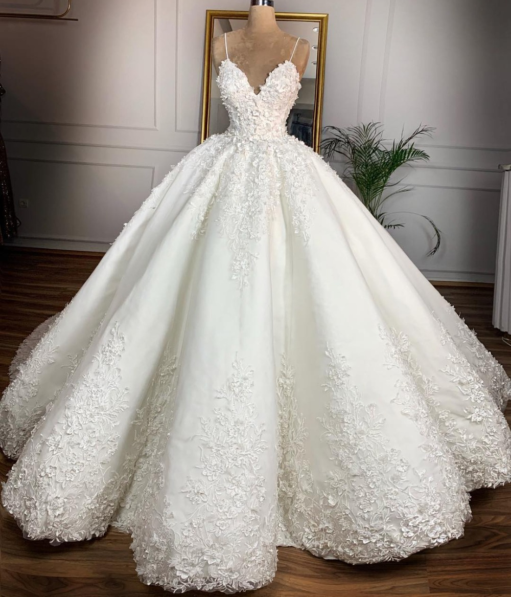 2023 Real Images Arabic Crystal Beaded Gowns Ball Gown Wedding Dresses Strap Sweetheart Tulle Puffy Wedding Gown Bridal Dressr