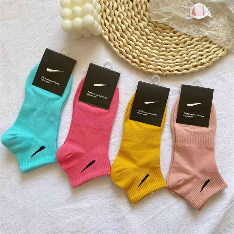 Men Fashion Classic Socks Hook Brand Color Stitched Men's Women's Long Tube Sports Training Sock Street Couple Middle Tubes Luxury Medium KPR4
Men Fashion Classic Socks Hook Brand Color Stitched Men's Women's Long Tube Sports Training Sock Street Couple Middle Tubes Luxury Medium KPR4
