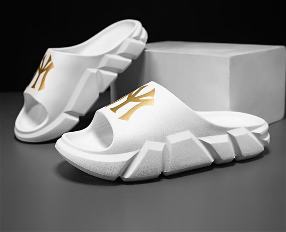 Unisex Thick Platform Slippers Indoor Comfortable Soft Slippers Summer Beach Sandals Indoor Bathroom No-slip Mules Graffiti Shoe
Unisex Thick Platform Slippers Indoor Comfortable Soft Slippers Summer Beach Sandals Indoor Bathroom No-slip Mules Graffiti Shoe