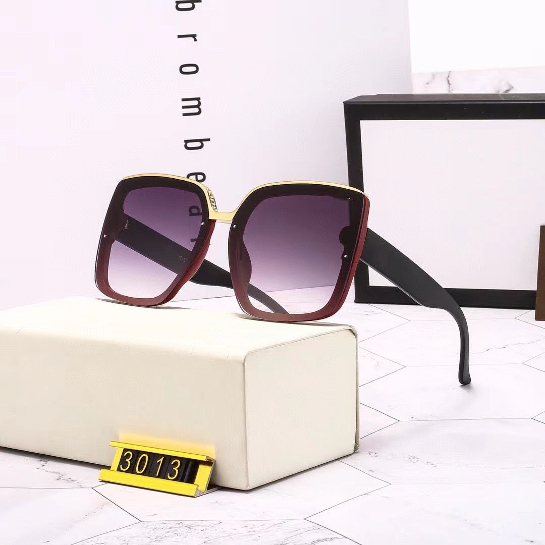 Designer Brand Fashion Sunglasses For Men Women Vintage PC Frame UV400 party eyewear travel beach island driving Luxury Classic Sun Glasses
Designer Brand Fashion Sunglasses For Men Women Vintage PC Frame UV400 party eyewear travel beach island driving Luxury Classic Sun Glasses
