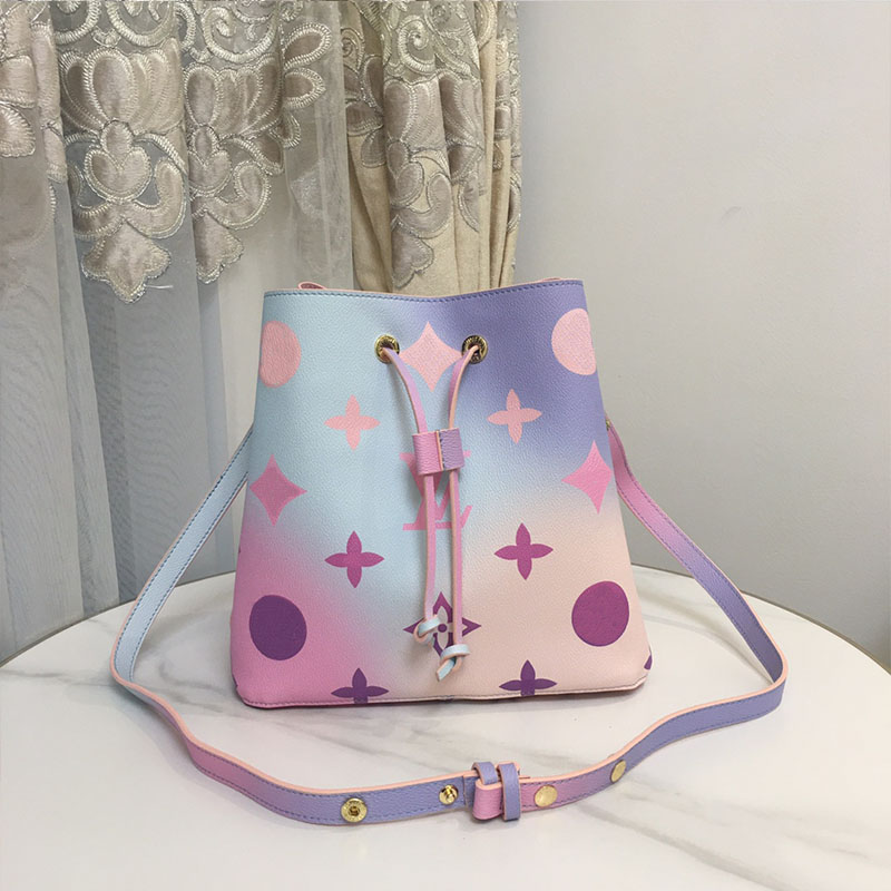 HH M20513 Luxurys designers NEONOE Bucket bag tote Gradient color Drawstring Handbags Monograms Genuine leather shoulder Crossbody bag SPRING IN THE CITY M44022, #1
HH M20513 Luxurys designers NEONOE Bucket bag tote Gradient color Drawstring Handbags Monograms Genuine leather shoulder Crossbody bag SPRING IN THE CITY M44022, #1