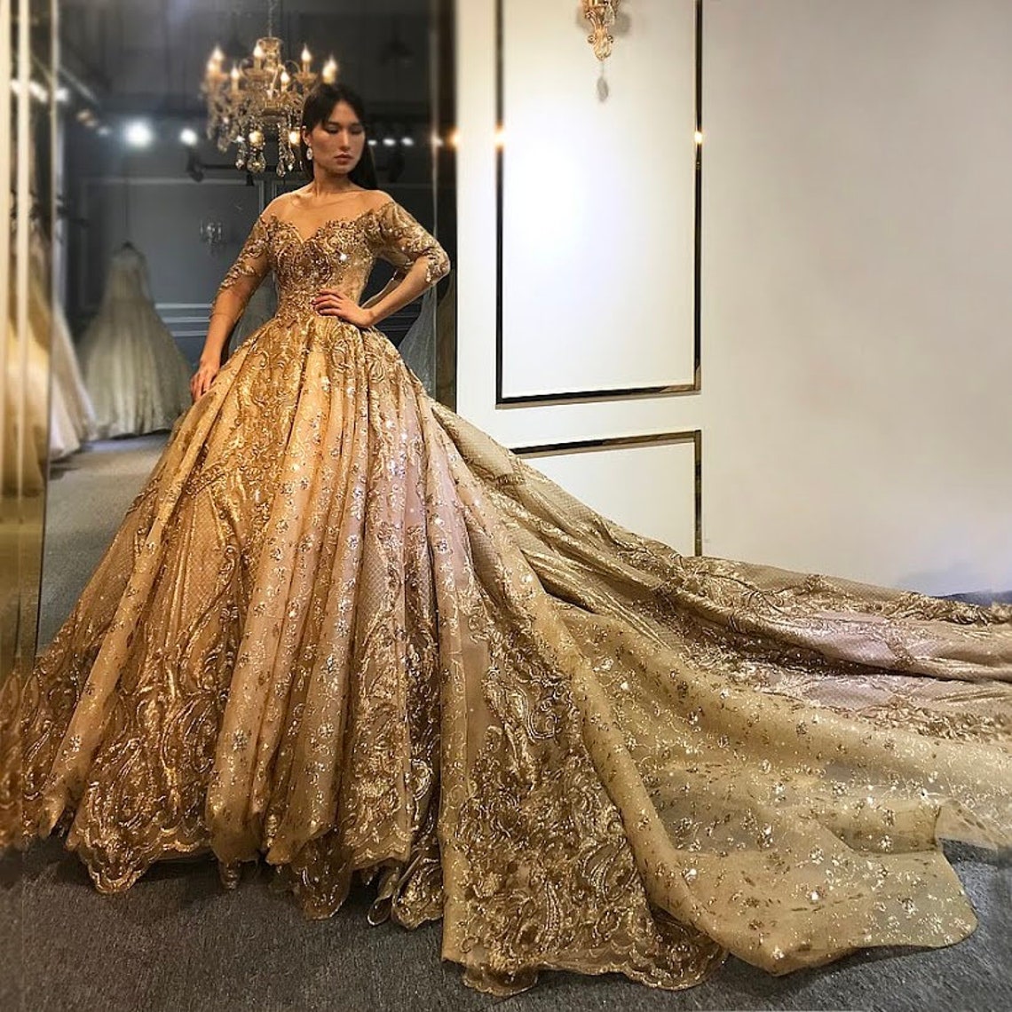 2022 Dubai Luxurious Golden Wedding Dress Princess Fairy Tale Bridal Ball Gown Long Royal Train Illusion Neck Vintage Glitter Sequins Bride Dresses Cu
