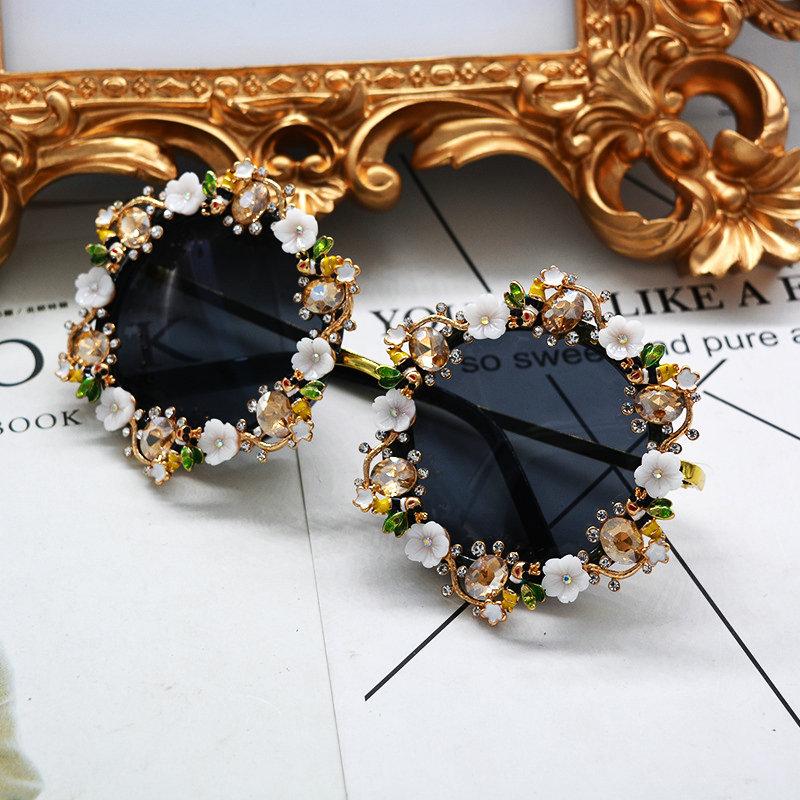 Sunglasses MINCL Fashion Diamond Round Women Designer Crystal Sexy Cat Metal Jewel Frame Rhinestone Eyewear NX
Sunglasses MINCL Fashion Diamond Round Women Designer Crystal Sexy Cat Metal Jewel Frame Rhinestone Eyewear NX
