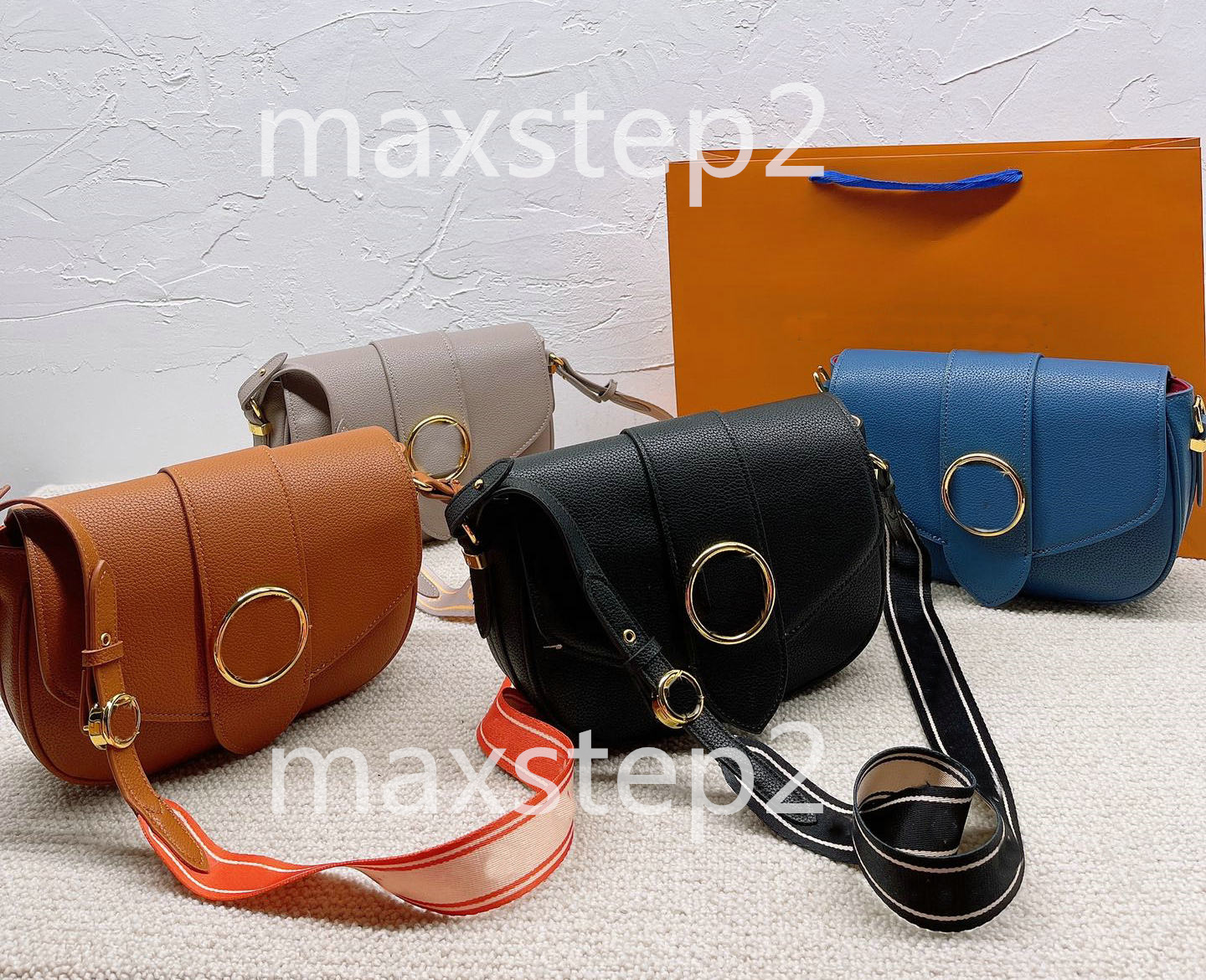 PONT 9 Soft MM Rounded Shoulder Bag Grained Calfskin Circle Signature Handbag with Monograms Flowers Wide Two-color Strap Designers Cross Body M58968
PONT 9 Soft MM Rounded Shoulder Bag Grained Calfskin Circle Signature Handbag with Monograms Flowers Wide Two-color Strap Designers Cross Body M58968
