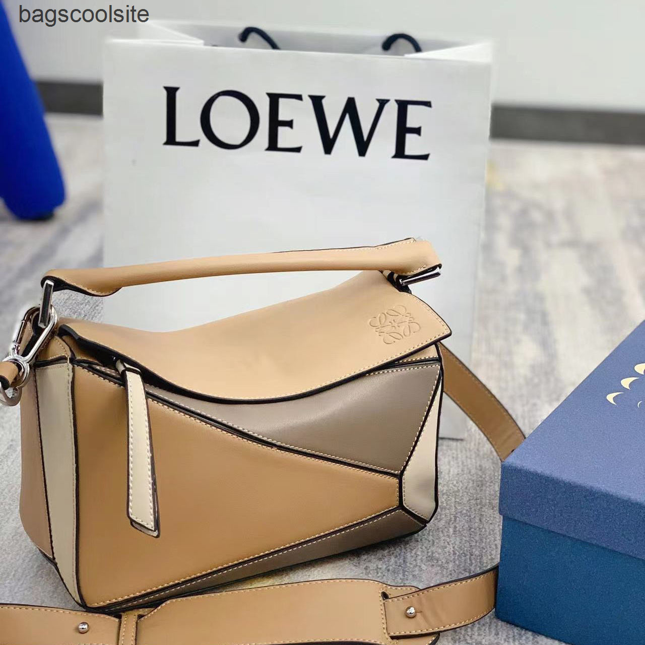 24cm Leather Puzzles Bags Designer Bag Handbag 2022 Loews Woman Small Single Shoulder Mvg0, Blue
24cm Leather Puzzles Bags Designer Bag Handbag 2022 Loews Woman Small Single Shoulder Mvg0, Blue